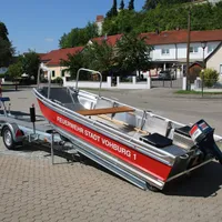 Flachwasserschubboot mit Anhänger